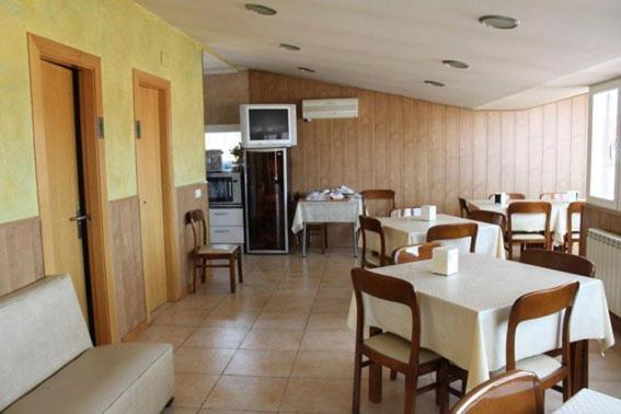 Hostal Valle Del Iregua Albelda De Iregua Eksteriør bilde
