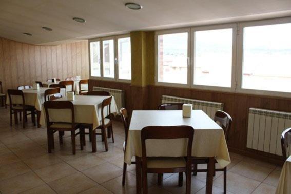 Hostal Valle Del Iregua Albelda De Iregua Eksteriør bilde